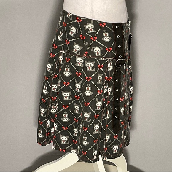 Hot Topic Size M Skelanimals Grommet Strap Goth Skulls Pleated Plaid Mini Skirt - Picture 6 of 10